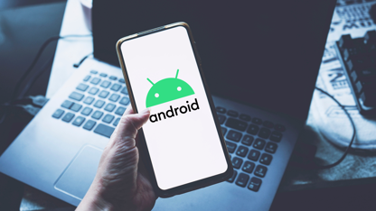Android 15 : le mode sombre pour toutes les applications bientôt possible ?