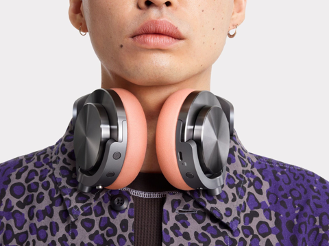 66a76daeb5ecf7.94161264-571-headphones-remastered-carousel-5-v2.jpg