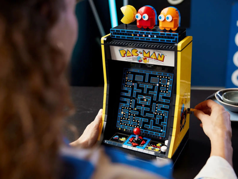 646ba202540c63.00309088-lego-pacman-009-2.jpg